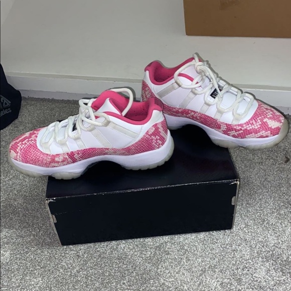 Women’s air jordan 11 retro low - Picture 6 of 6